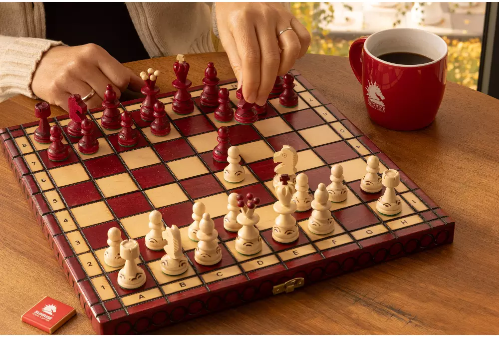 SZACHY PEREŁKA średnia (36x36 cm) kolor wiśniowy